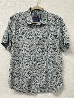 Robert Graham Blue and White Skull Print Men's SS Button Down Shirt
#1289